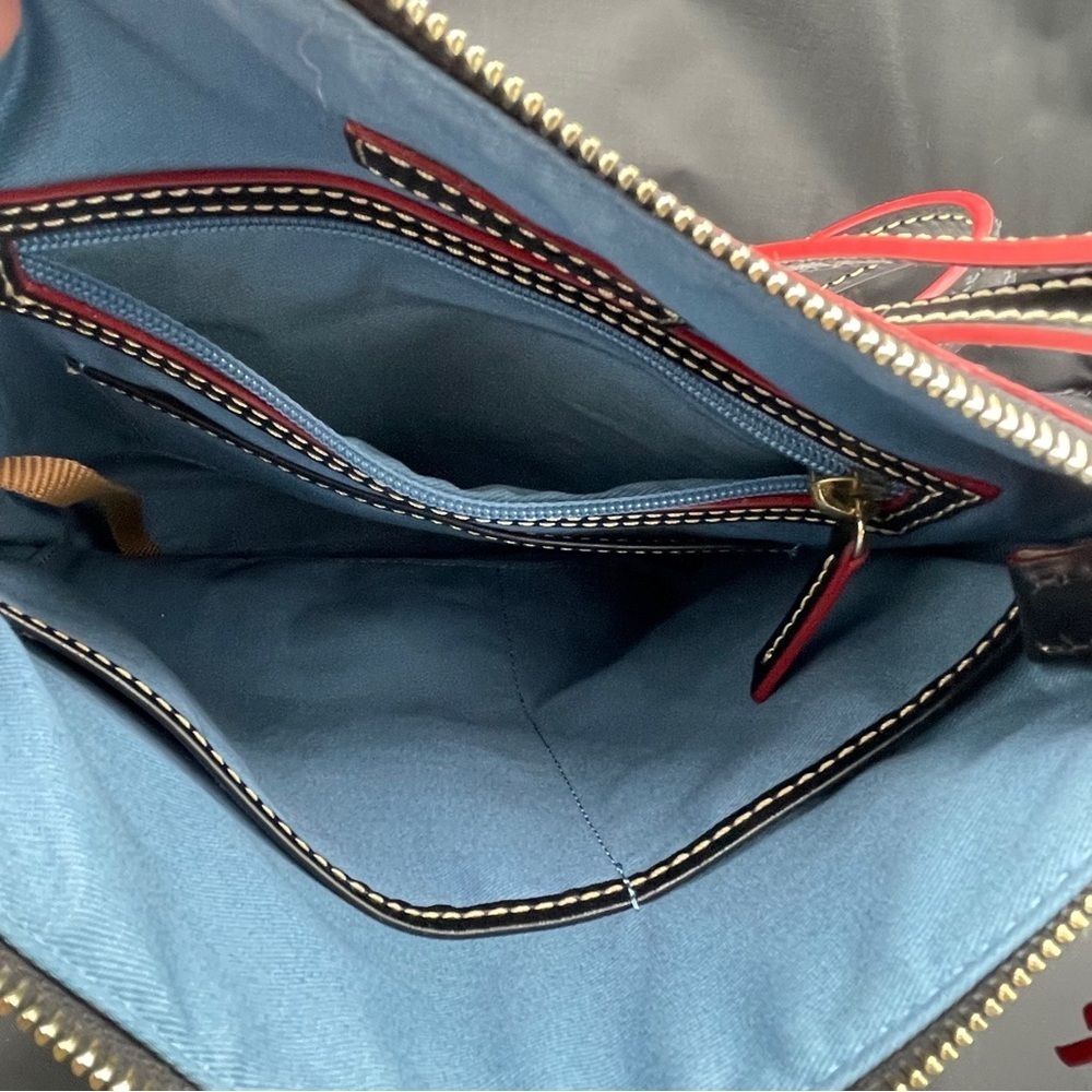 Dooney & Bourke Epcot 2018 Food and Wine Festival Crossbody - Picture 7 of 7